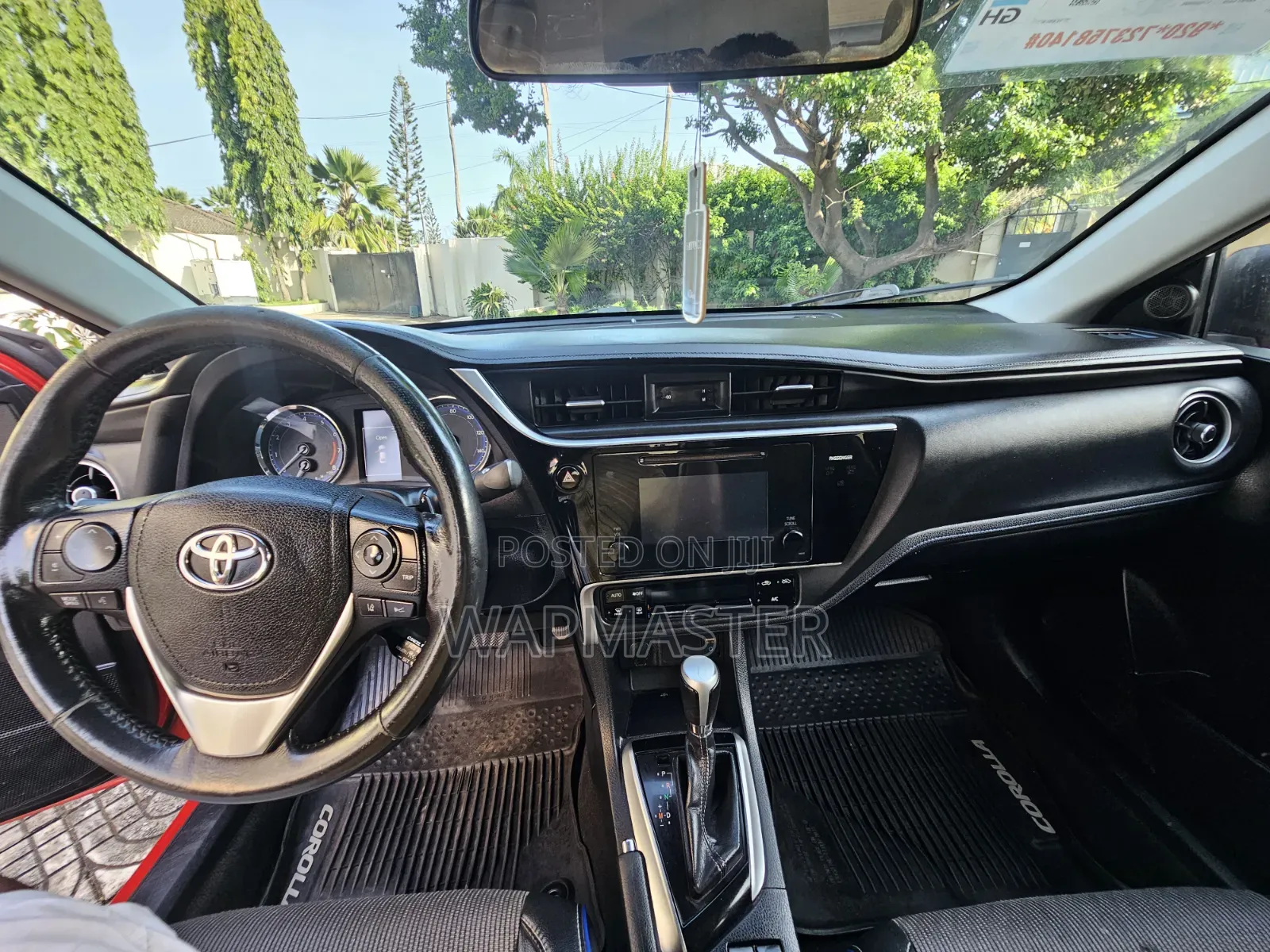 Toyota Corolla SE (1.8L 4cyl 6M) 2018 Red