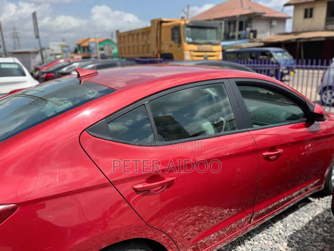 Hyundai Elantra 2018 Red