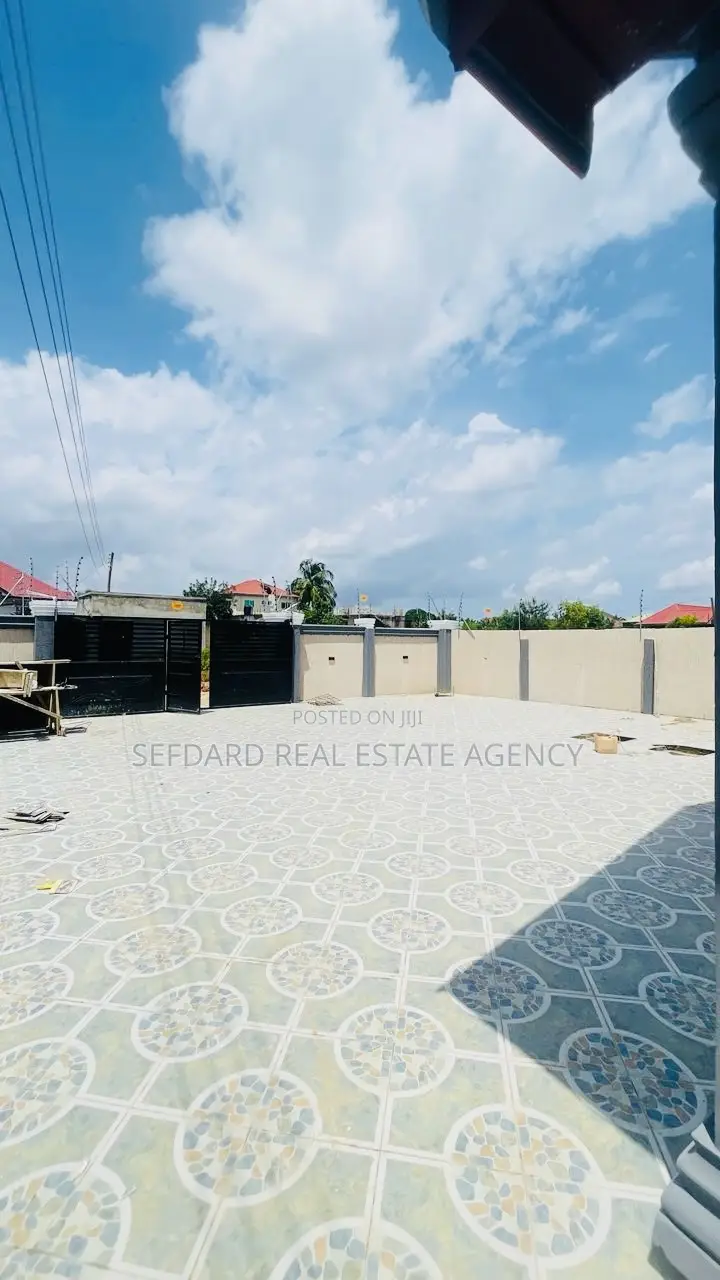 3bdrm House in Sefdard Properties, Ablekuma for sale