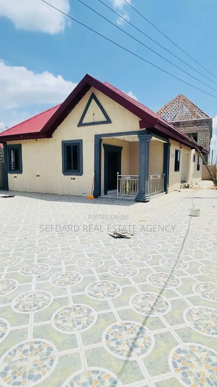 3bdrm House in Sefdard Properties, Ablekuma for sale