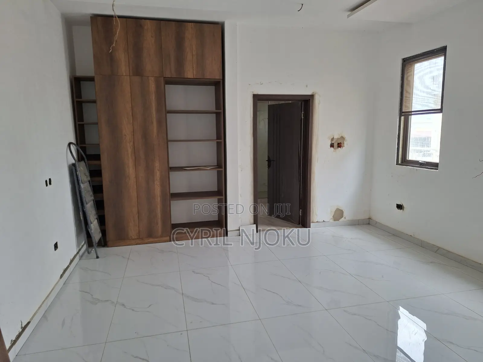 Furnished 5bdrm Duplex in Boundary Road Area for sale