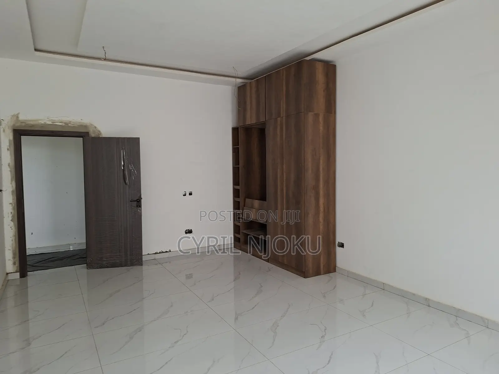 Furnished 5bdrm Duplex in Boundary Road Area for sale