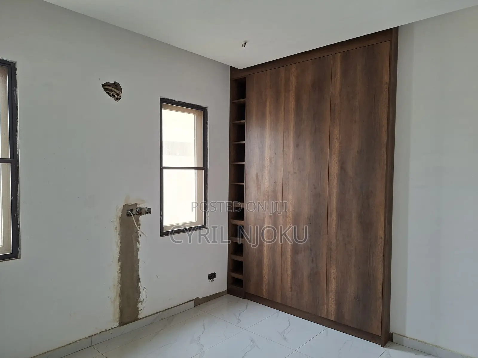 Furnished 5bdrm Duplex in Boundary Road Area for sale