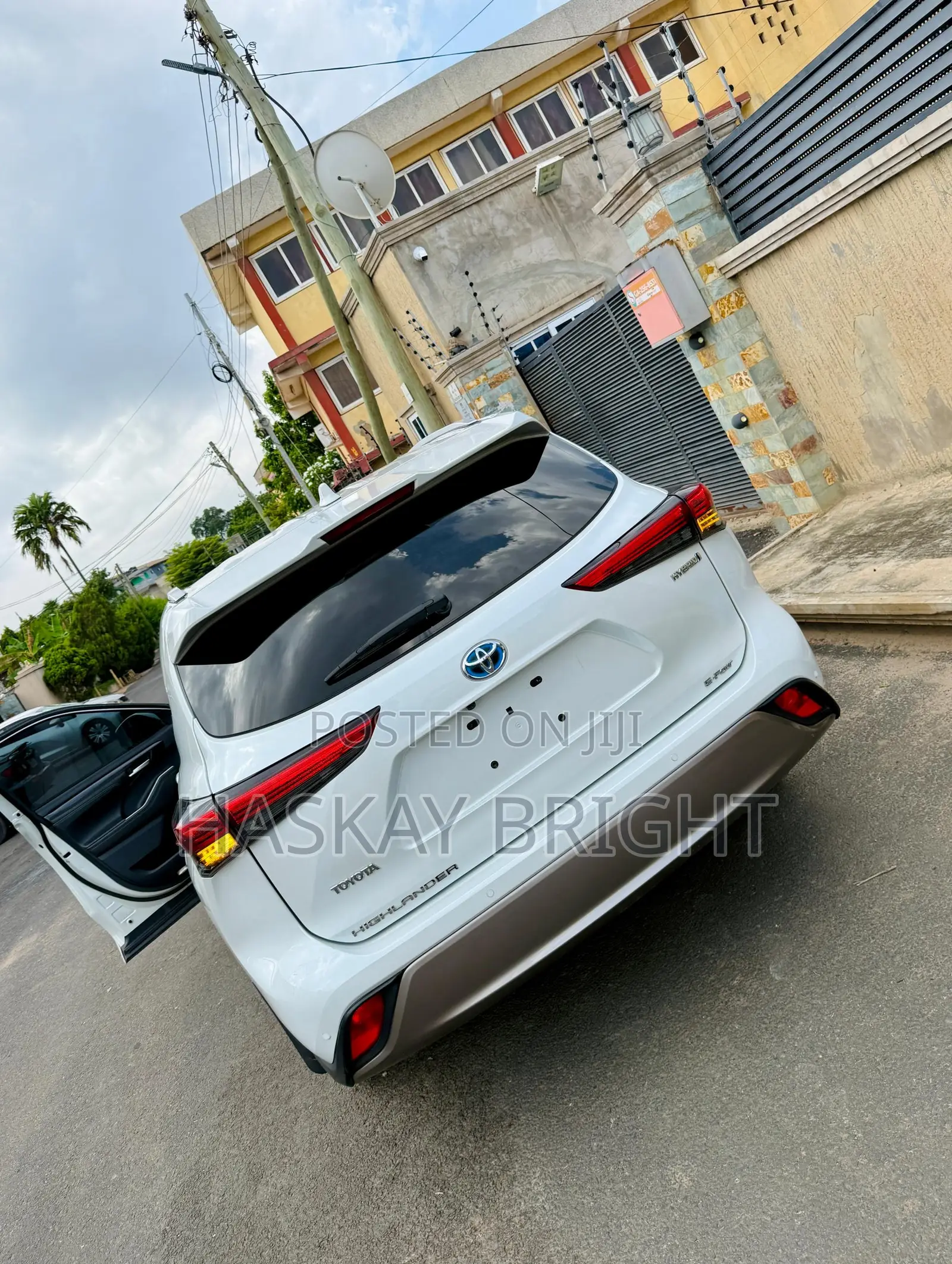 Toyota Highlander XLE 2021 White