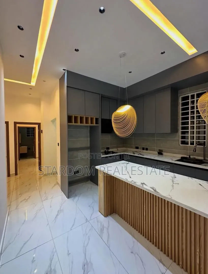3bdrm Bungalow in Lakeside Estate for sale