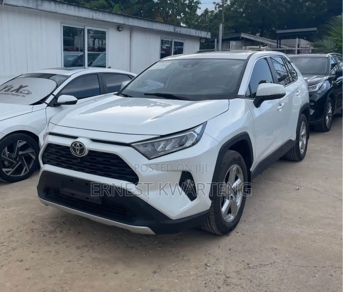 Toyota RAV4 XLE Premium 2021 White