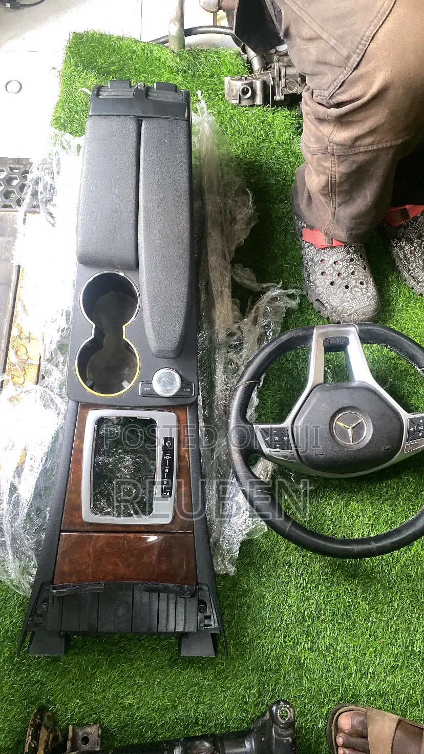Mercedes Benz C250 Arm Rest and Wheel