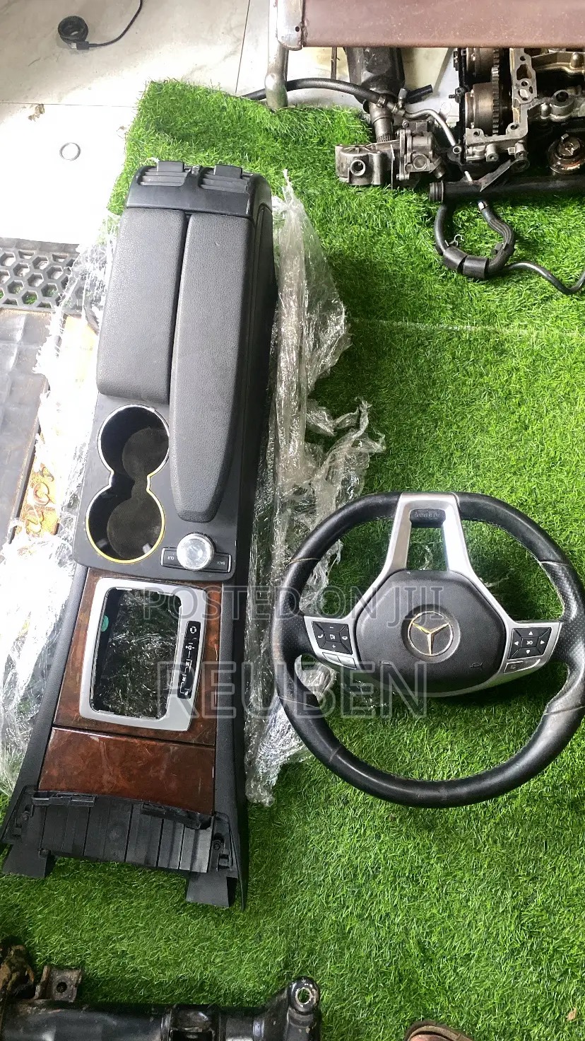 Mercedes Benz C250 Arm Rest and Wheel