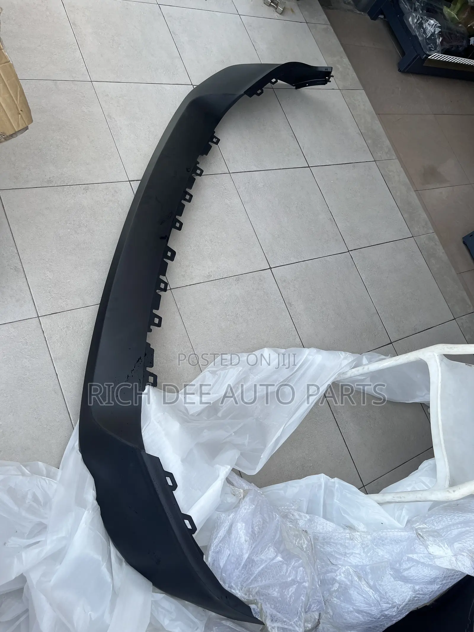 Dodge Ram 15000 Upper Bumper Moulding 2015, 2016, 2017, 2018