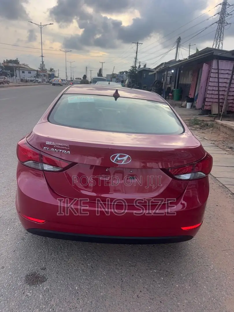 Hyundai Elantra 2015 Red
