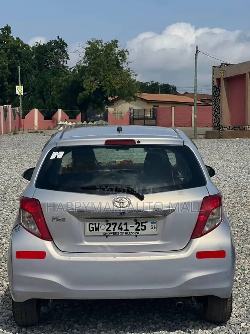 Toyota Vitz 1.3 FWD 3dr 2012 Silver