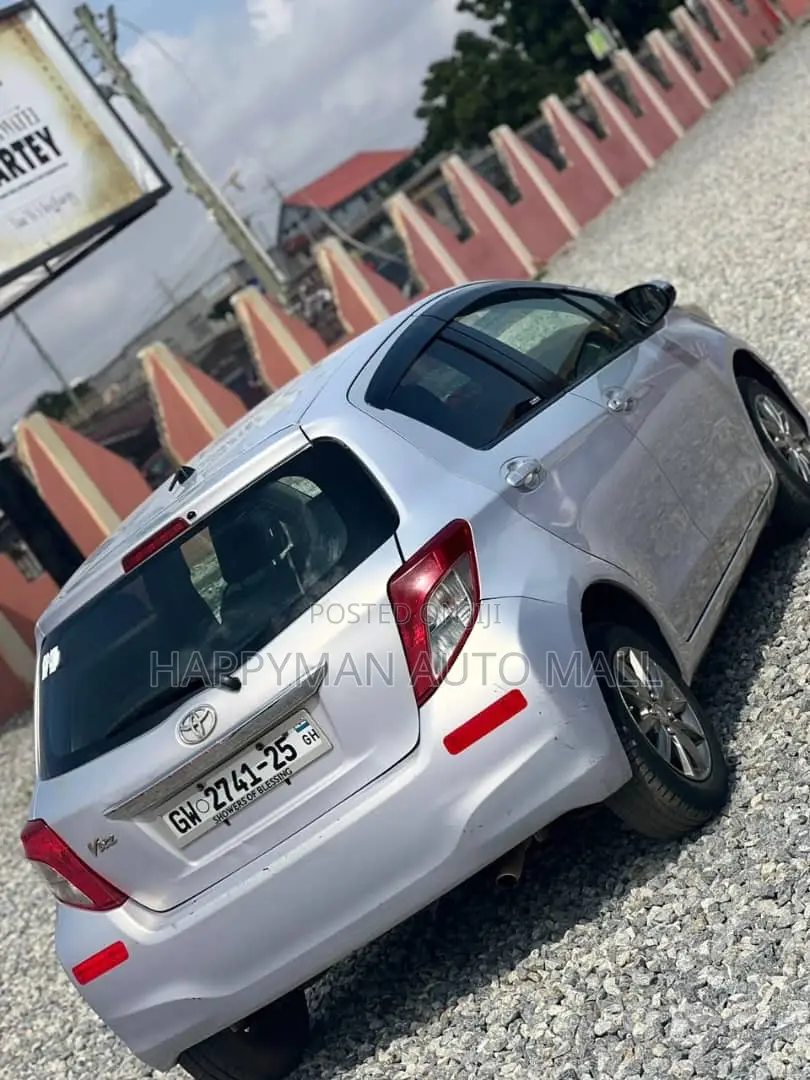 Toyota Vitz 1.3 FWD 3dr 2012 Silver