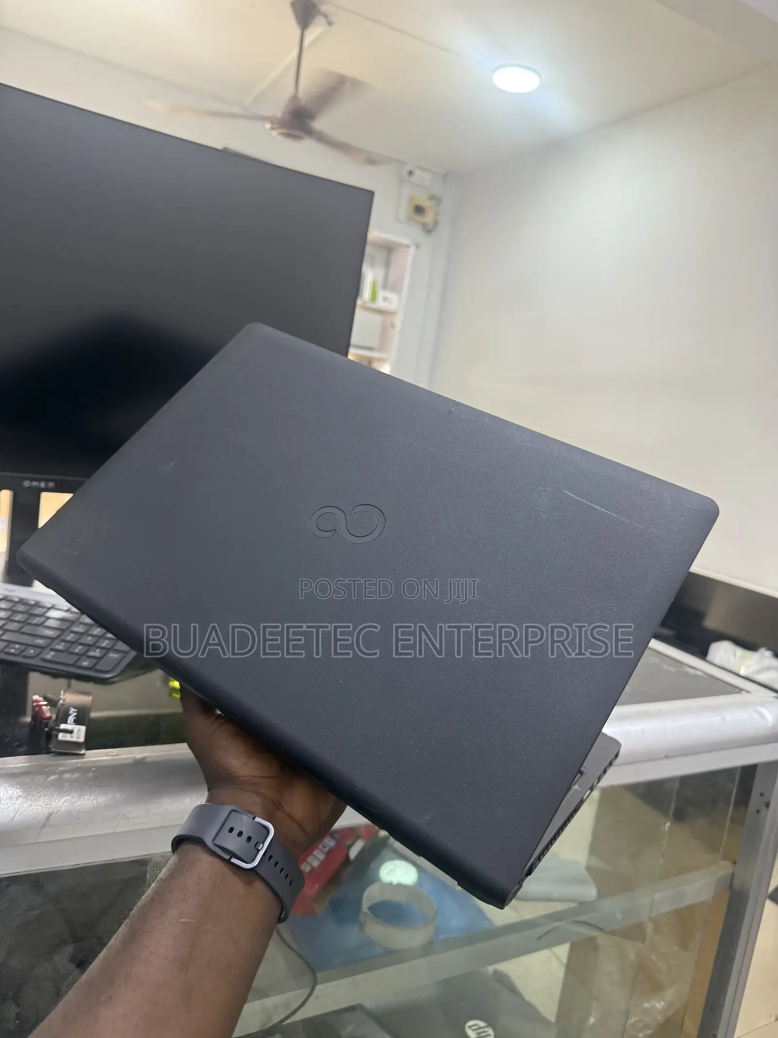 Laptop Fujitsu Lifebook A357 8GB Intel Core i5 SSD 256GB