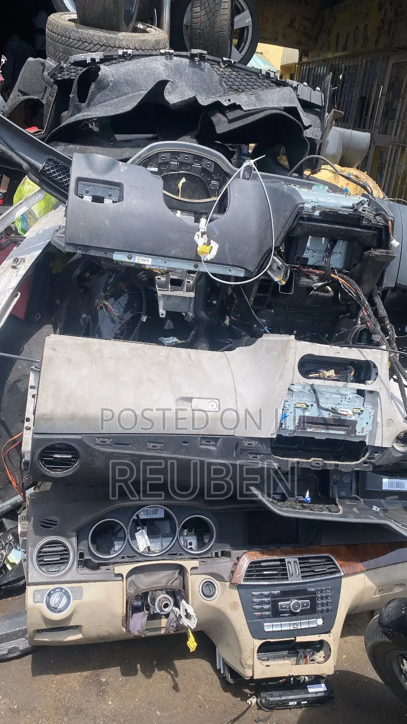 Mercedes Benz C250 Dashboard and Accessories