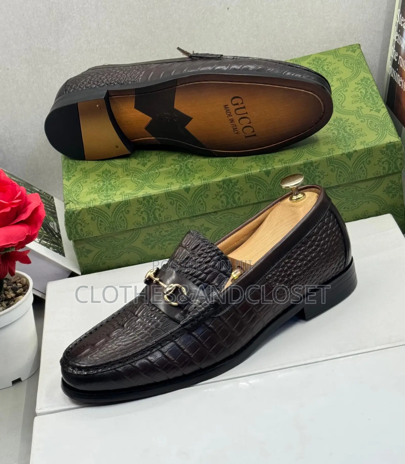 Brown Gucci Leather Loafers Featuring a Crocodile-Pattern Texture