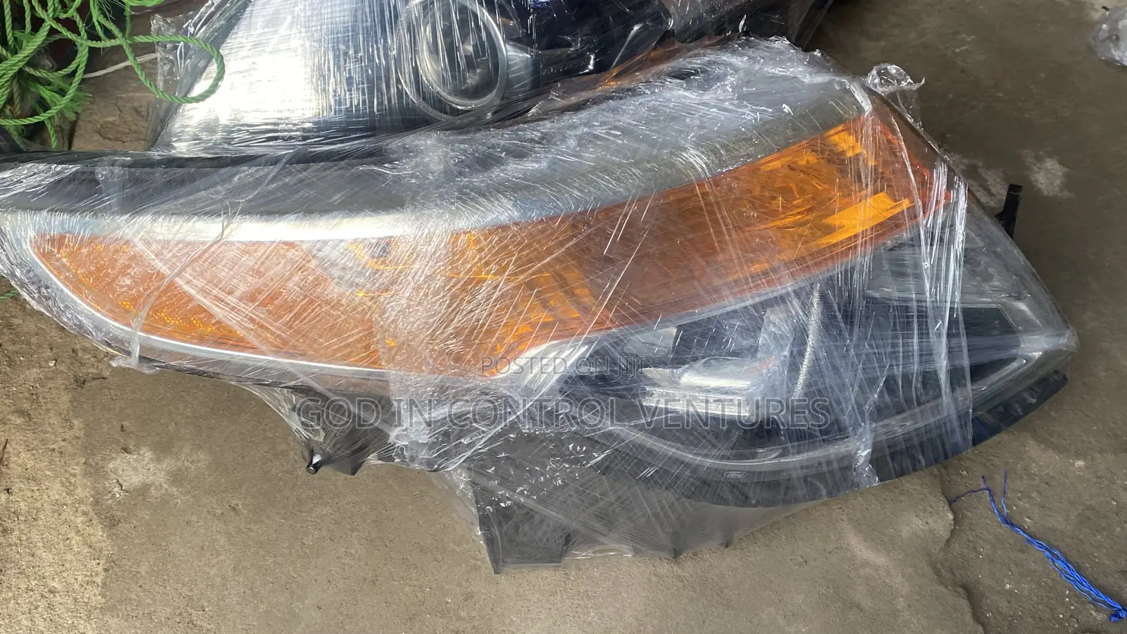 Ford Explorer 2012 Headlight Pair
