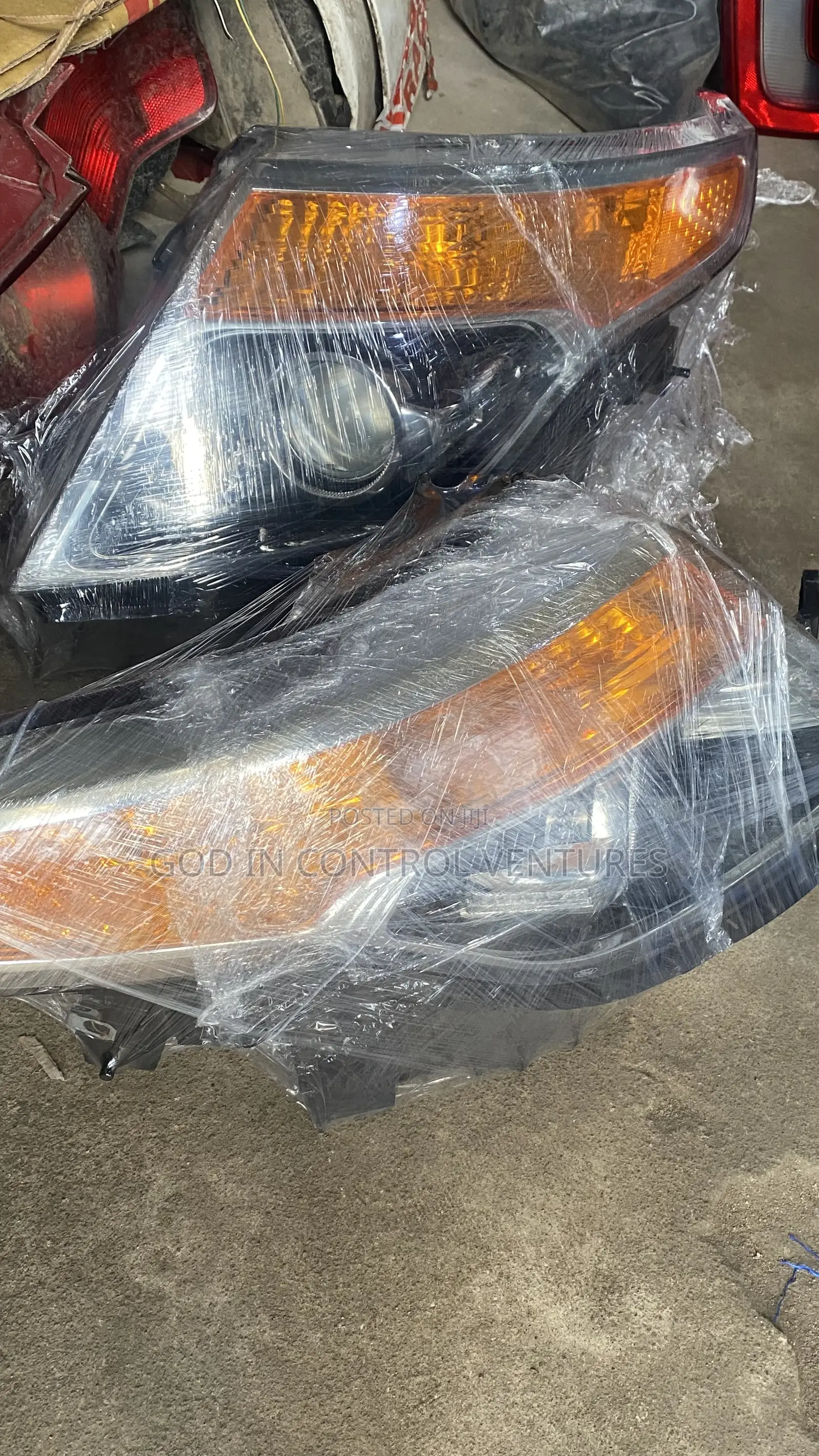 Ford Explorer 2012 Headlight Pair