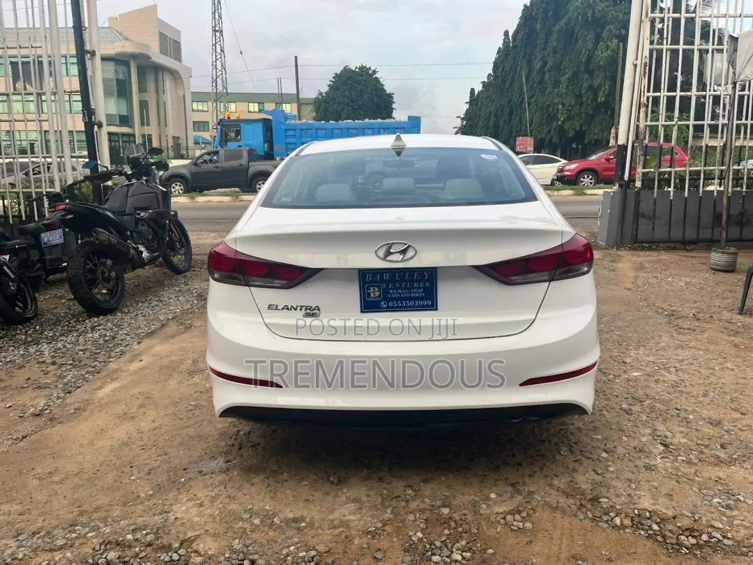 Hyundai Elantra SE Sedan FWD (2.0L 4cyl 6M) 2017 White