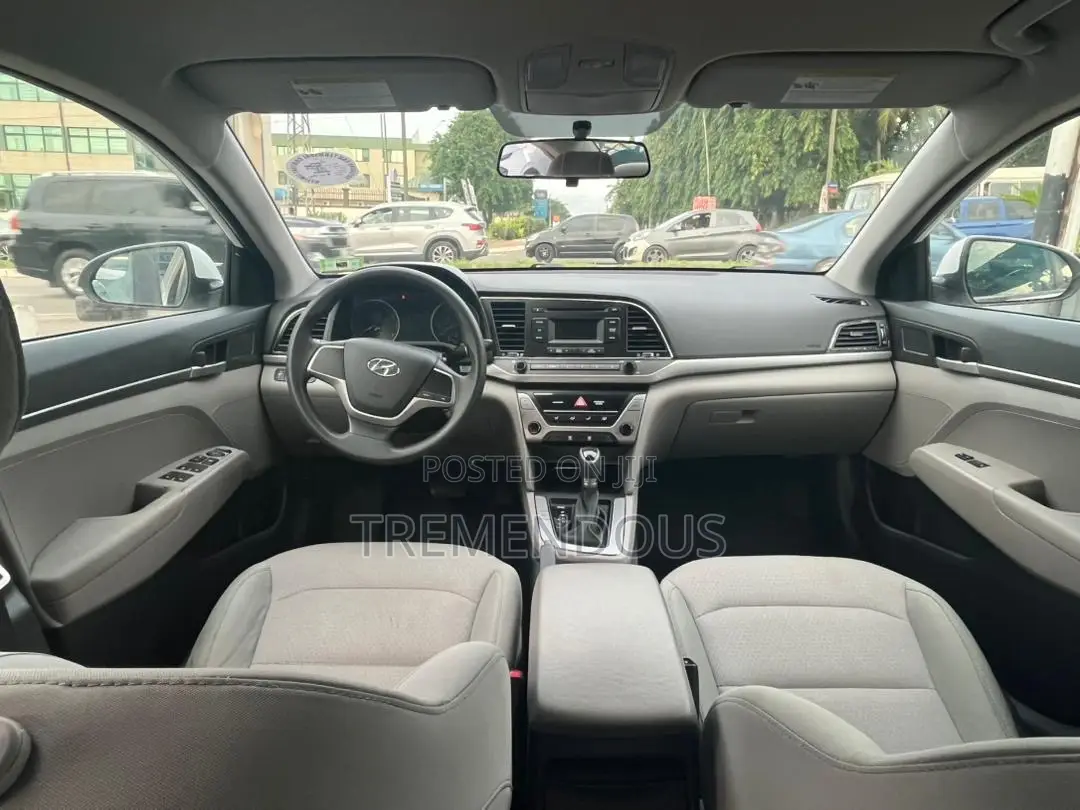 Hyundai Elantra SE Sedan FWD (2.0L 4cyl 6M) 2017 White
