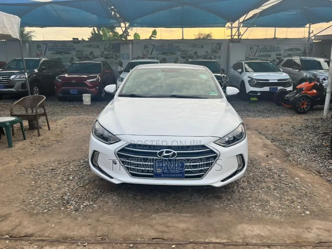 Hyundai Elantra SE Sedan FWD (2.0L 4cyl 6M) 2017 White
