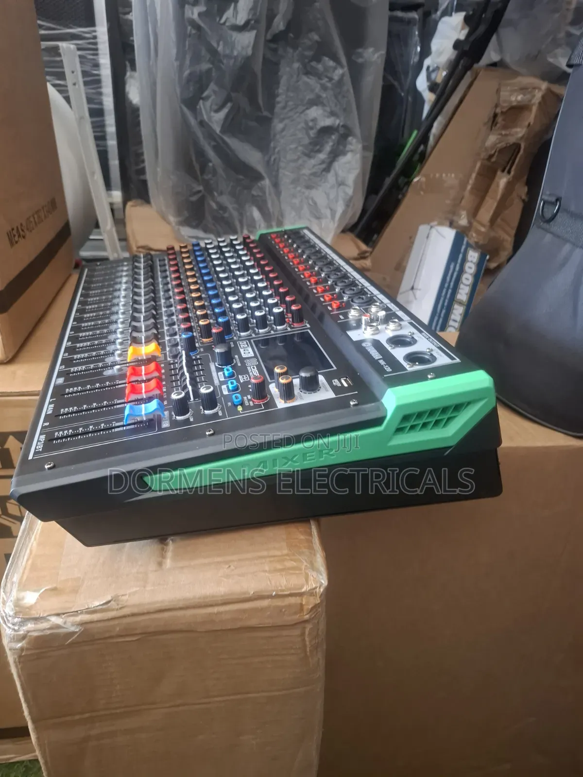 Yamaha Nk-120 Mixer 12 Channel Powered