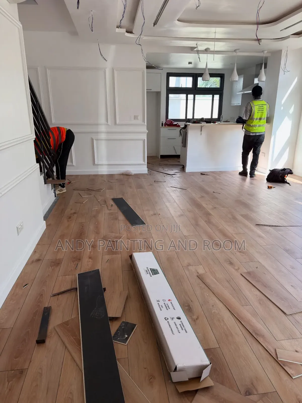 Bespoke Vinyl Flooring Installation – Master Craftsmanship