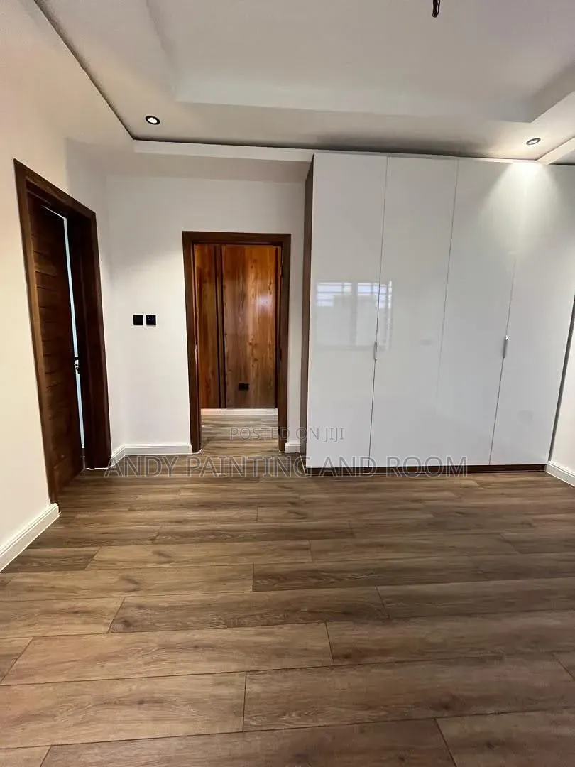 Precision-Fit Vinyl Floors: No Gaps, No Lifting