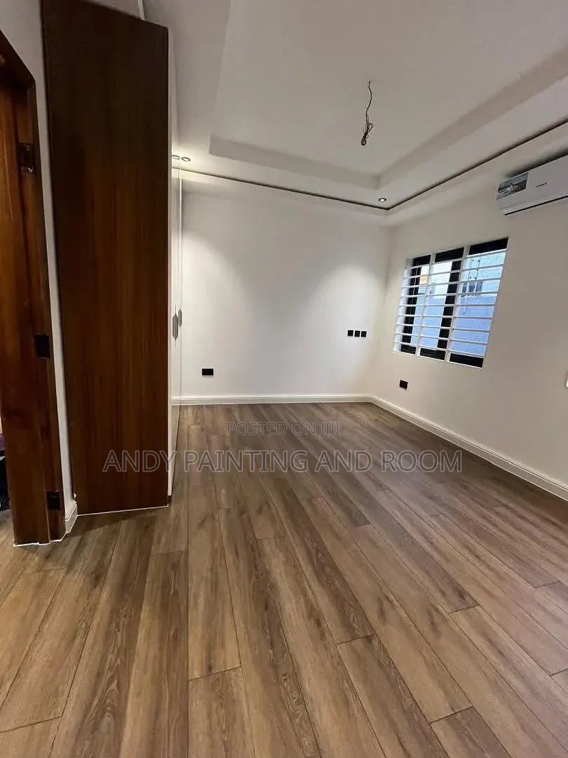 Precision-Fit Vinyl Floors: No Gaps, No Lifting