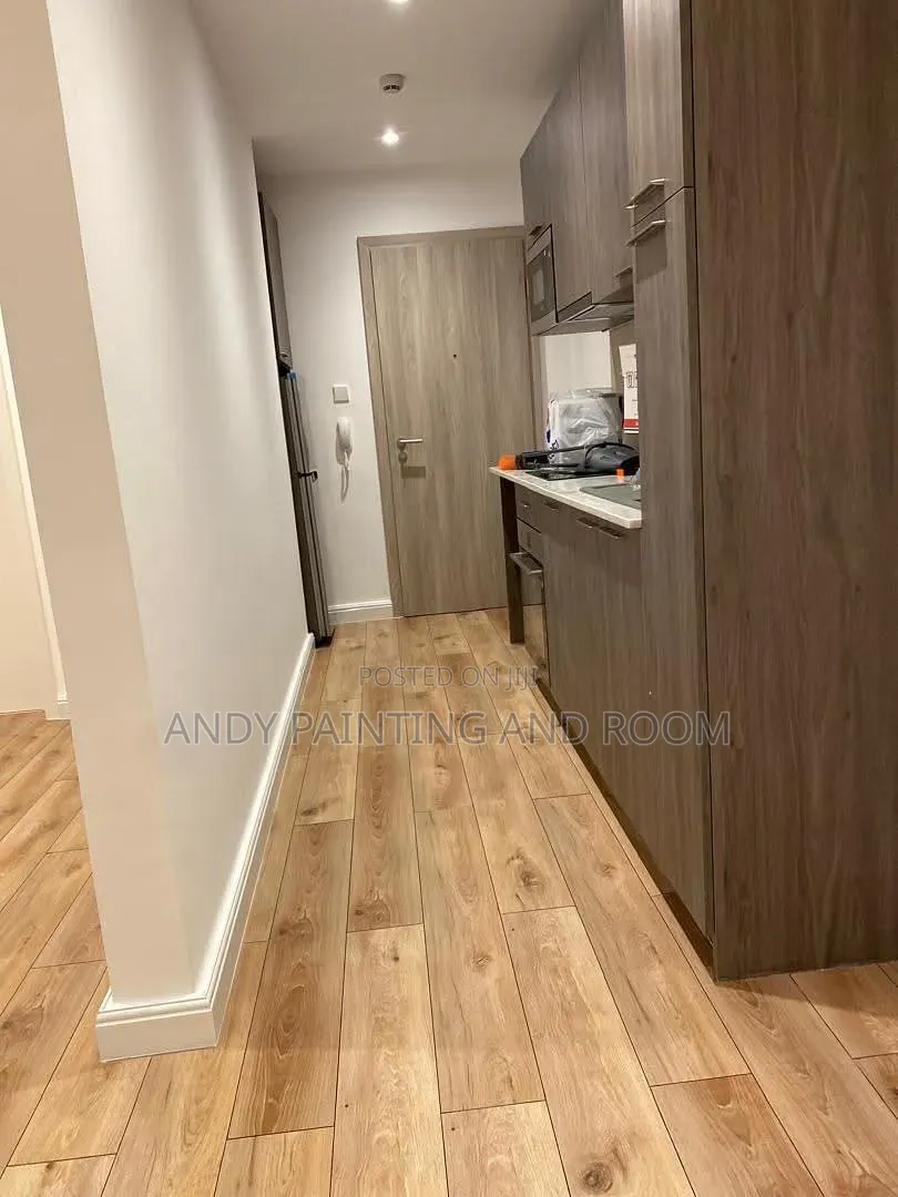 Scratch-Proof Vinyl Flooring – Expertly Installed