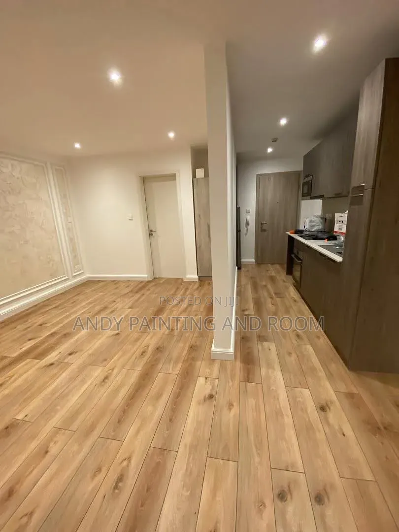 Scratch-Proof Vinyl Flooring – Expertly Installed
