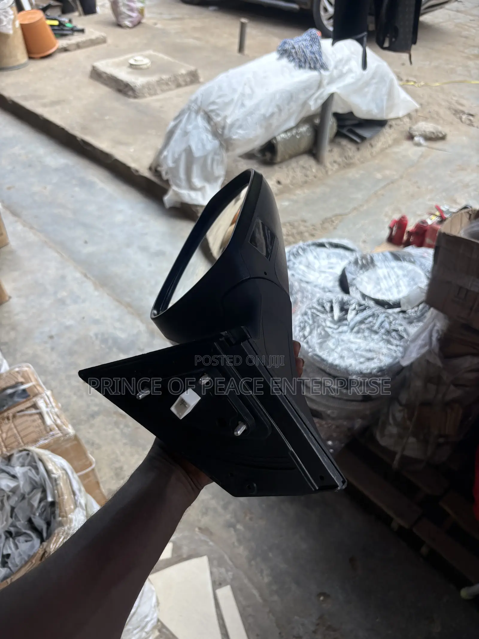 Hyundai Elantra 2012 2013 Side Mirror With Light ( Right Side )