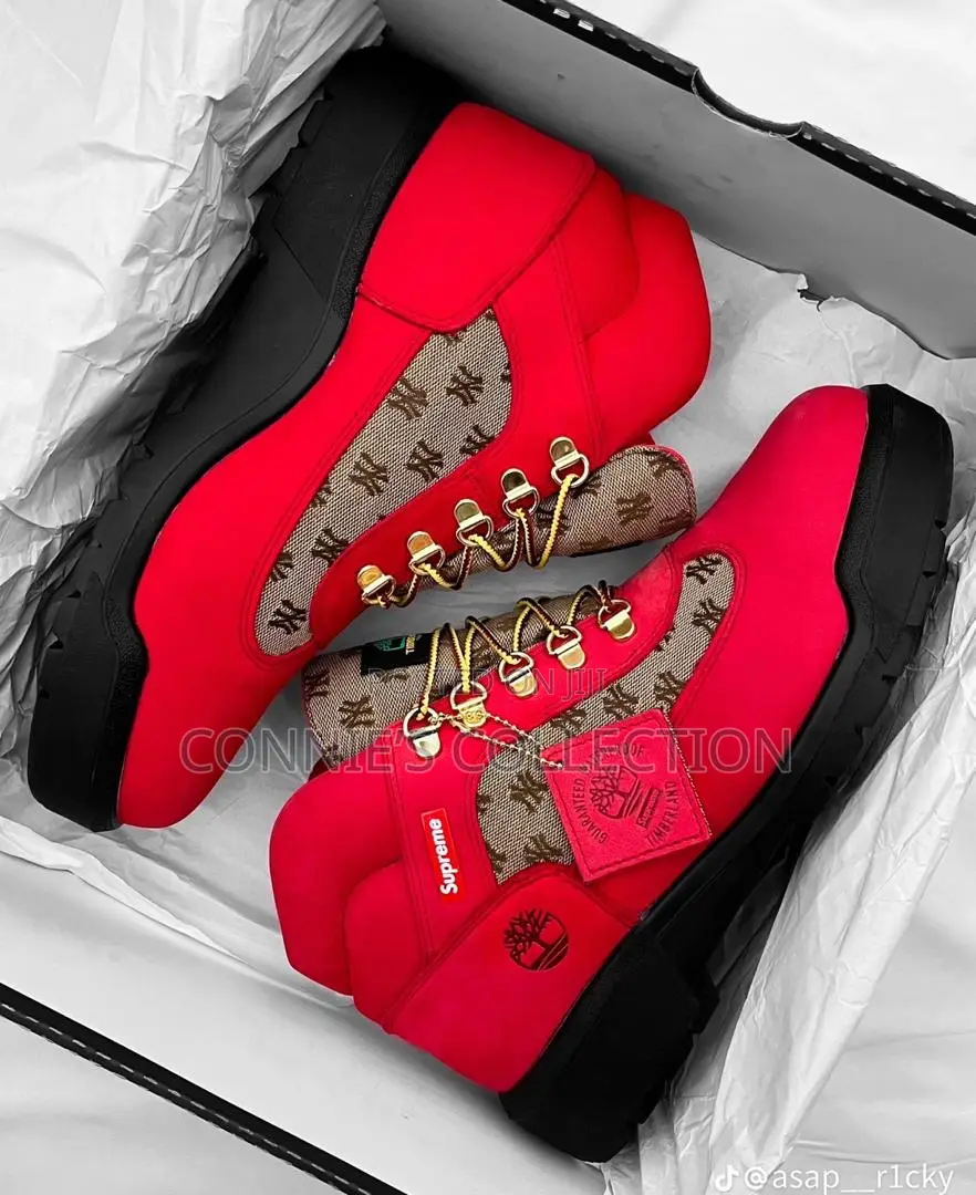 Supreme X New York Yankees X Timberland Field Boots in Red