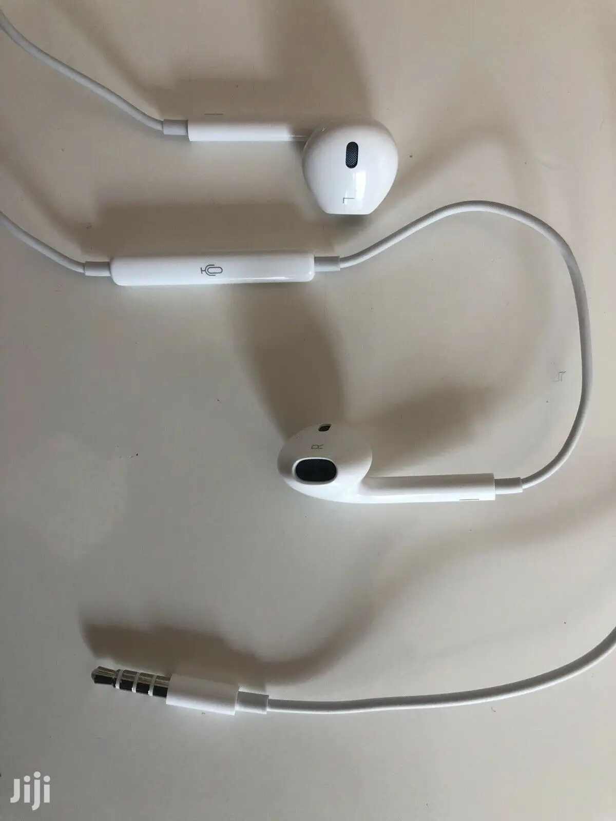 Apple Earbuds(3.5 Jack)