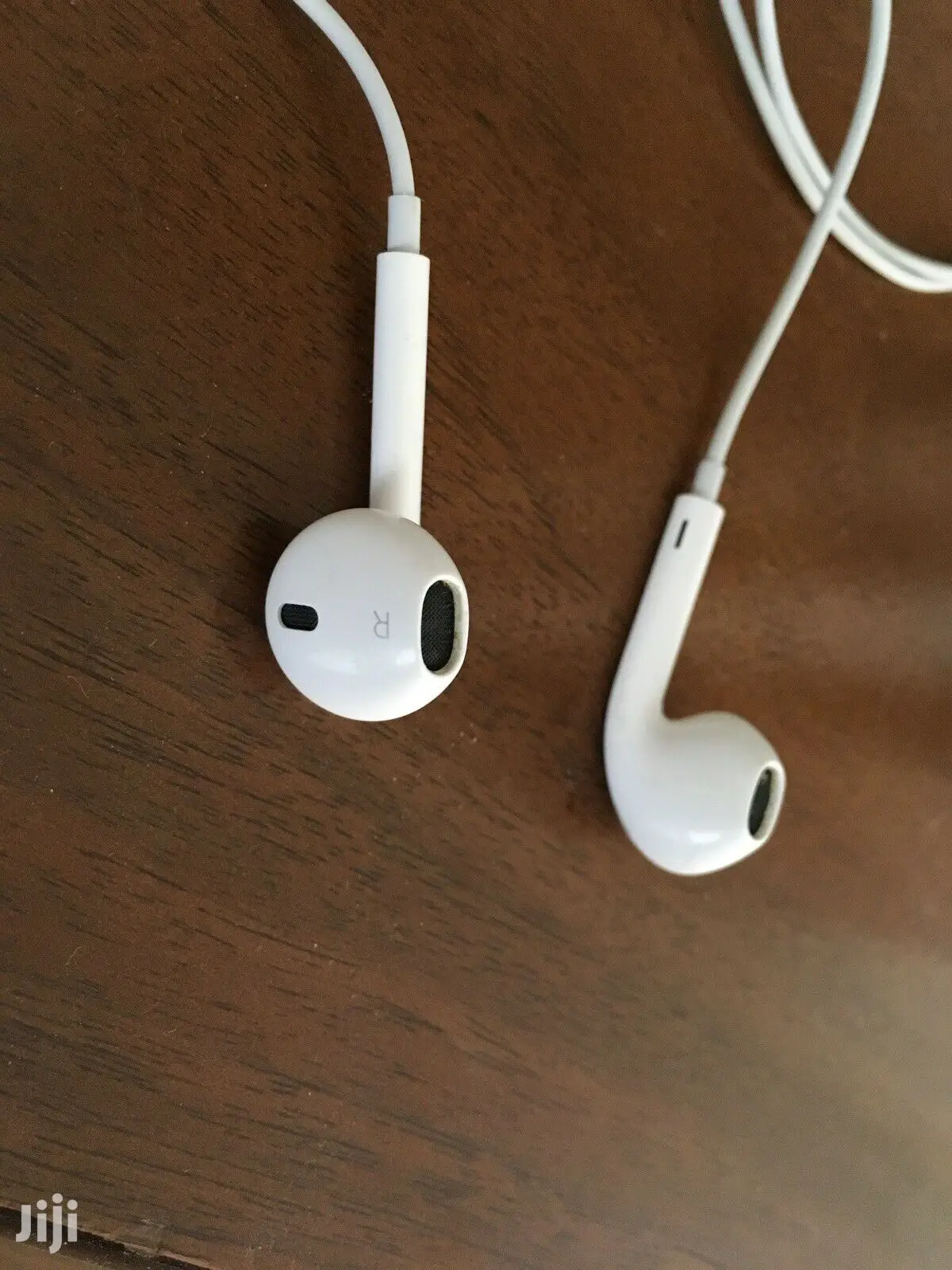 Apple Earbuds(3.5 Jack)