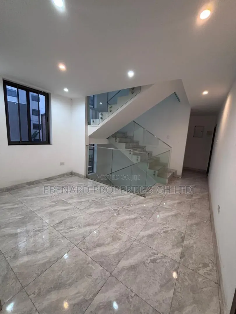 5bdrm Duplex in Ebenard Properties, American House for rent