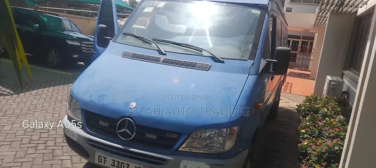 Mercedes-Benz Sprinter 2000 Blue