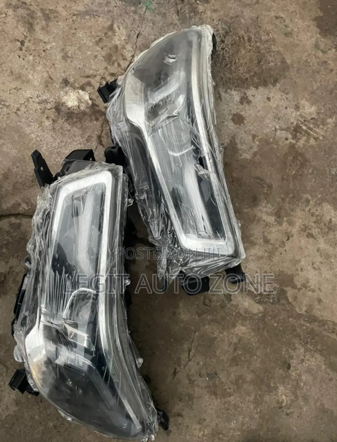 Toyota Hulix 2021,2022,2023,2024,Headlight Available