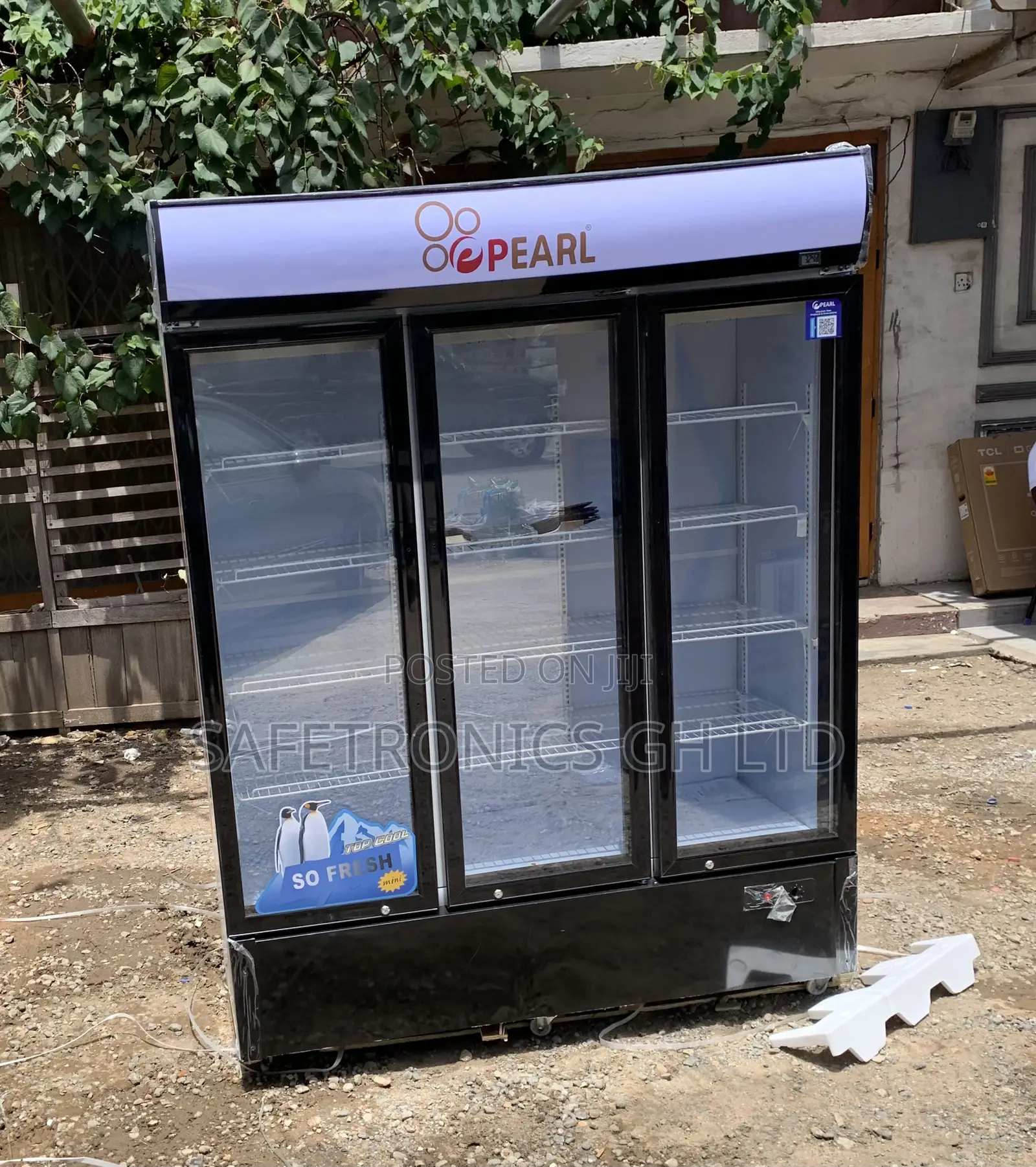 Get Massive Pearl PVC-150 Commercial 3-Door Glass Display/Beverage
