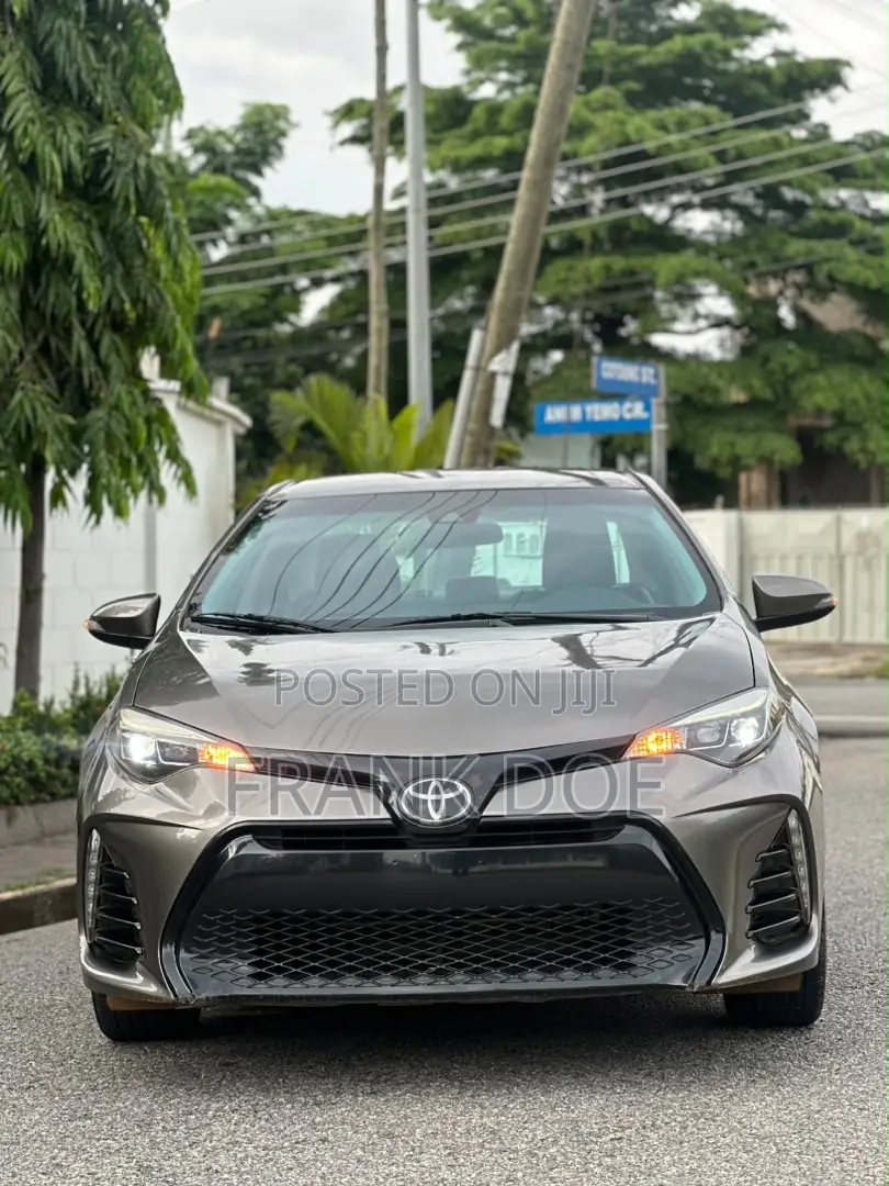 Toyota Corolla SE (1.8L 4cyl 2A) 2018 Gray