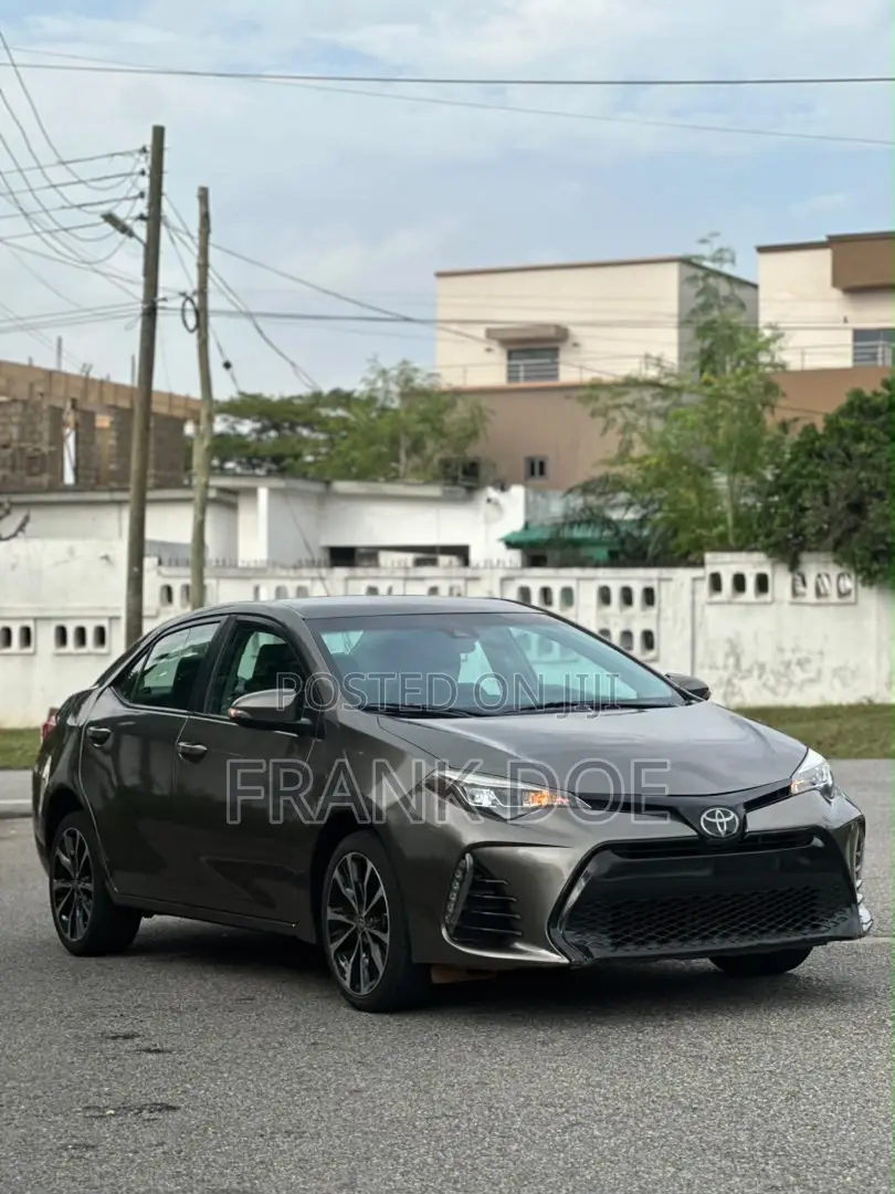 Toyota Corolla SE (1.8L 4cyl 2A) 2018 Gray
