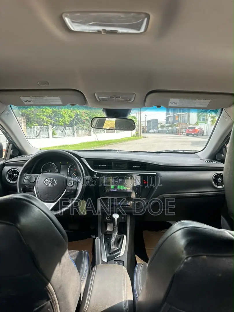 Toyota Corolla SE (1.8L 4cyl 2A) 2018 Gray