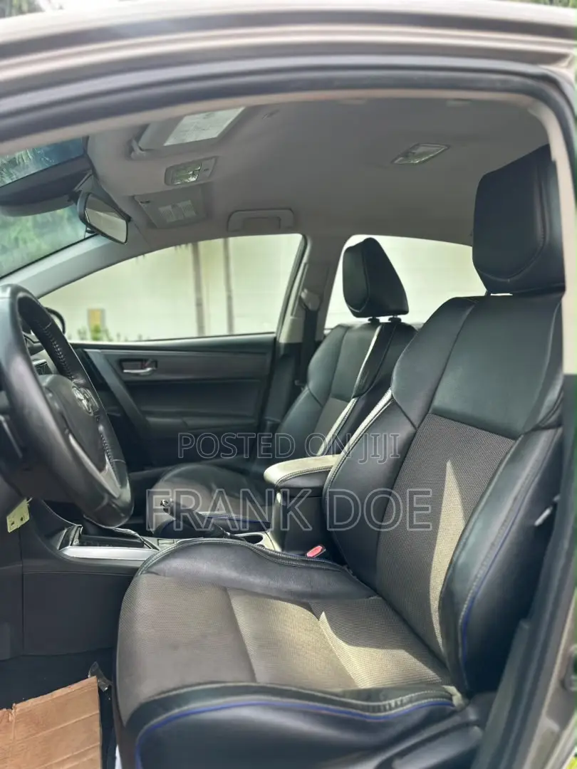 Toyota Corolla SE (1.8L 4cyl 2A) 2018 Gray