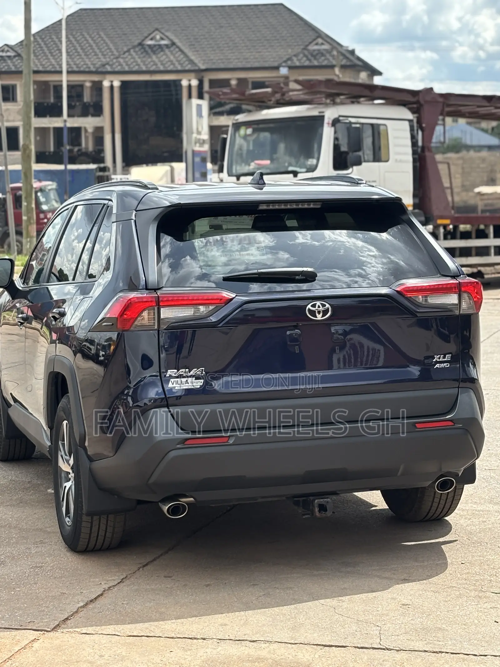 Toyota RAV4 XLE 2021 Purple