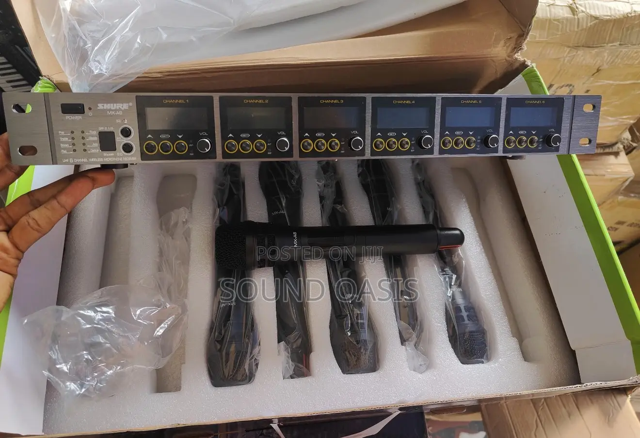 Shure A8 8-in-1 Uhf Wireless Microphone System.