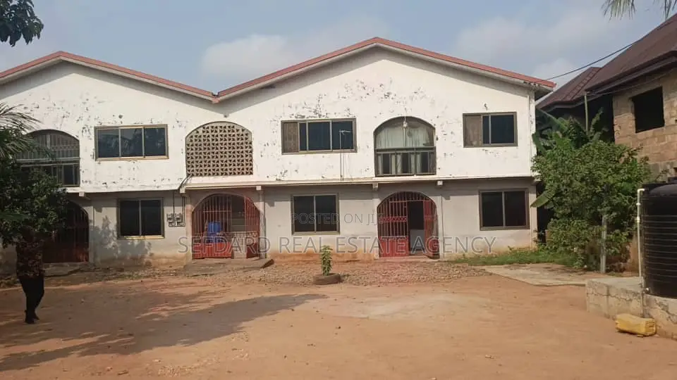 10bdrm House in Sefdard Properties, Ablekuma for sale