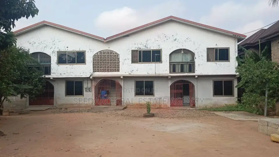 10bdrm House in Sefdard Properties, Ablekuma for sale