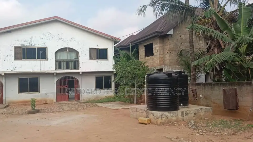 10bdrm House in Sefdard Properties, Ablekuma for sale