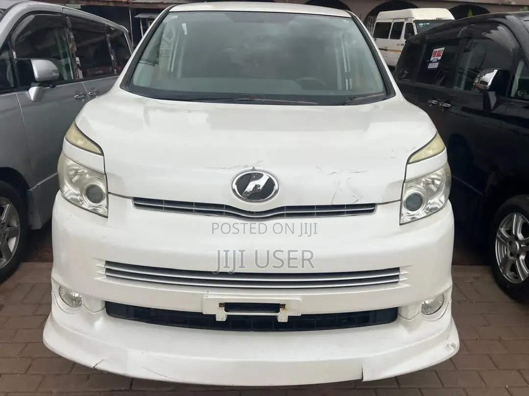 Toyota Voxy 2010 White