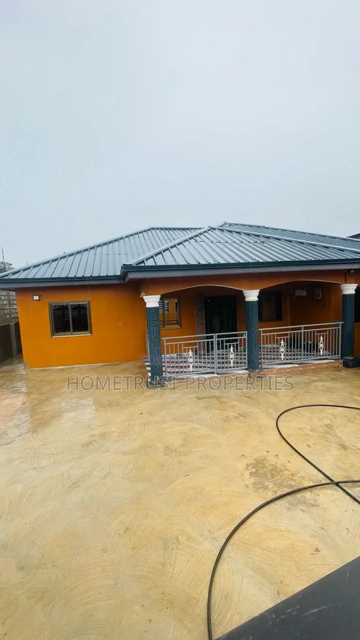 3bdrm House in Pokuase Amafrom for rent