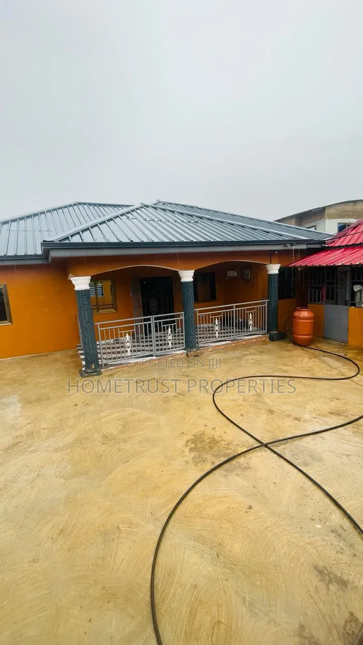 3bdrm House in Pokuase Amafrom for rent